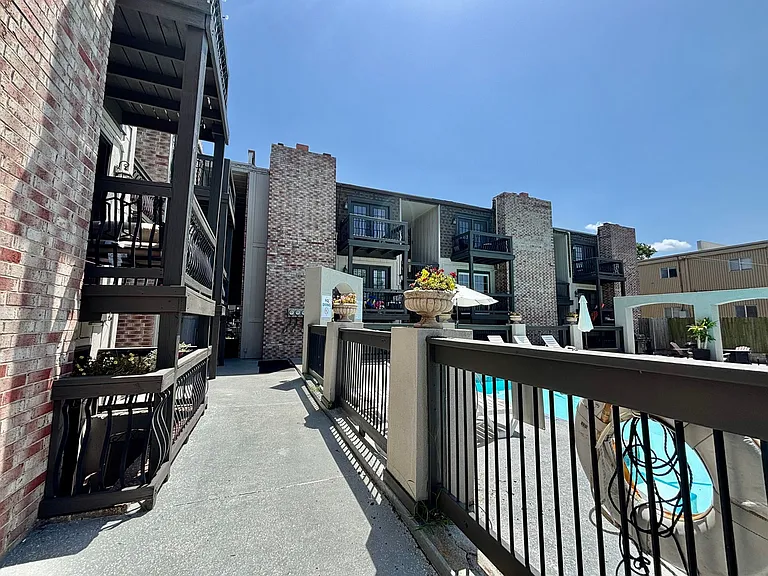 La Bobbi — Photo 7