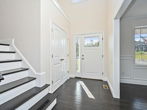 3rd image of 26 Blue Gill Ln
