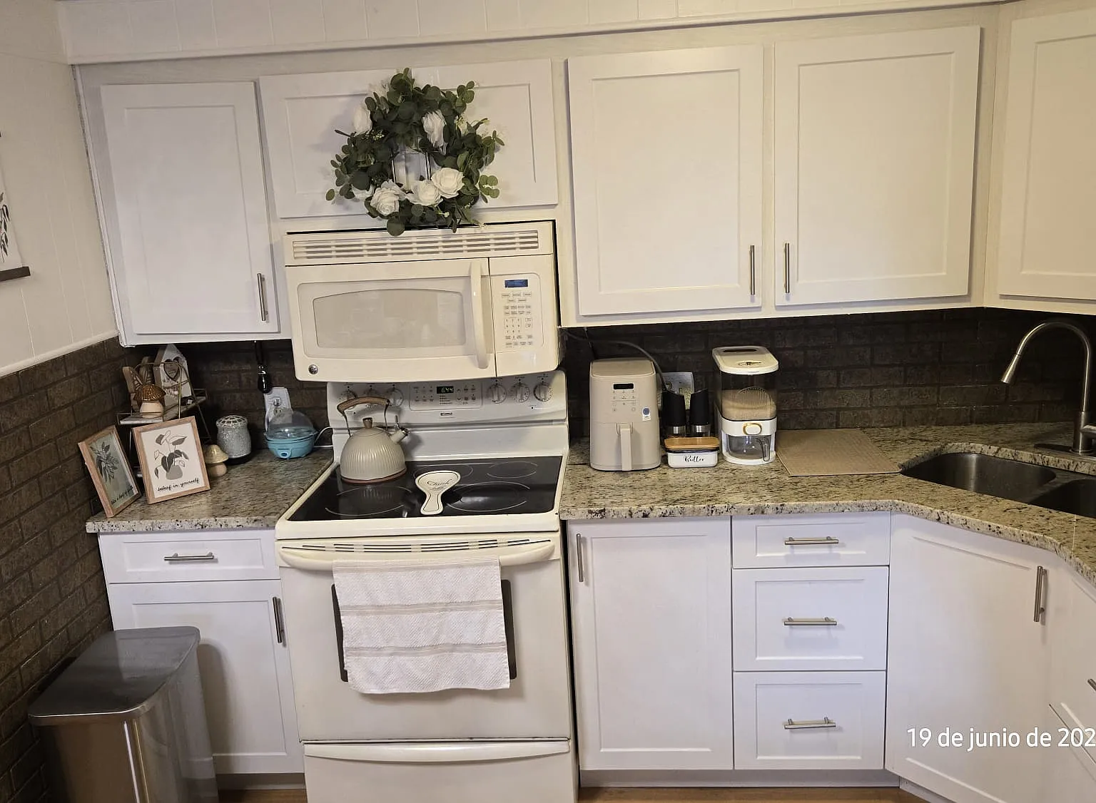 2 bed, 1.5 bath, 744 sqft, $1,400 — Photo 4