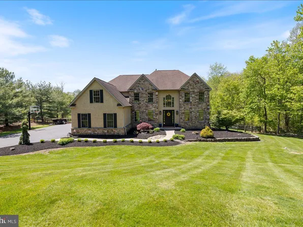 104 Pickwick Dr, Doylestown, PA 18901