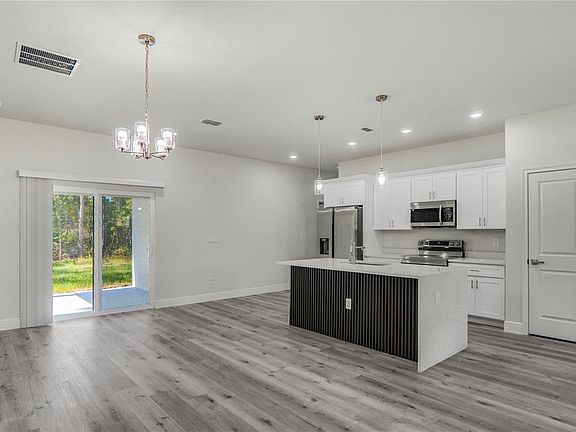5th image of 1902 W Adelia Pl