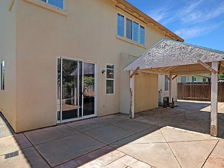 1605 Laugenour Dr — Photo 25