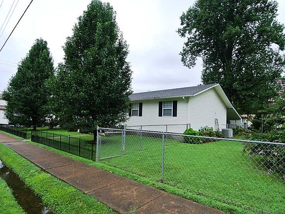 5th image of 1721 Fair St