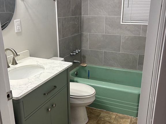 5th image of 3208 Capitol Dr