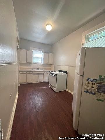 1st image of 816 E Carson St