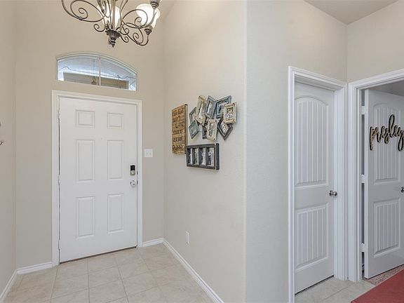 5th image of 250 Oaklawn Dr