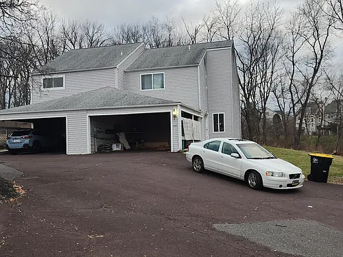 613 Bridge St Photo 1