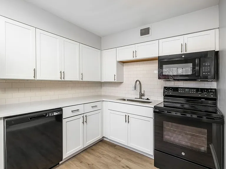 611 Riverview Dr #K — Photo 12