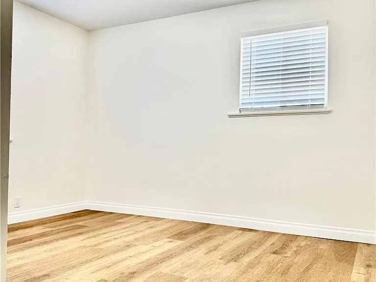 1906 W Kenoak Dr — Photo 16