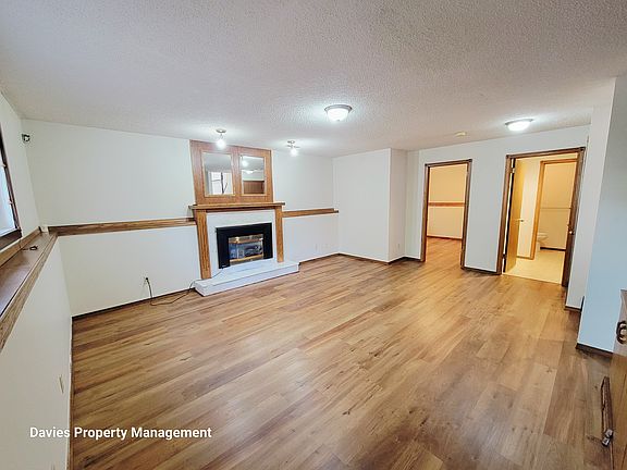 4th image of 4427 Whitemud Rd NW