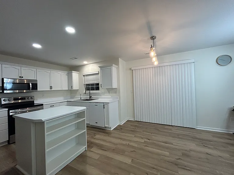 4015 Lake Charles Way — Photo 6