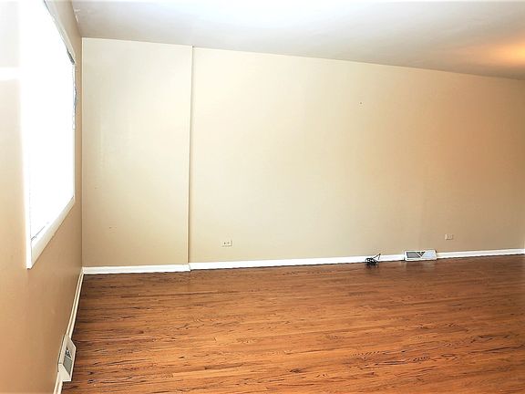 5th image of 322 Skokie Ct