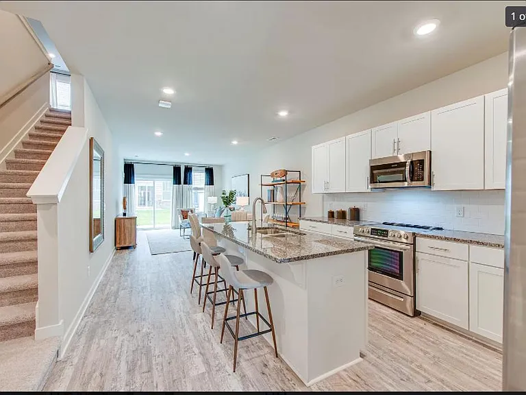 758 Mickelson Way — Photo 5