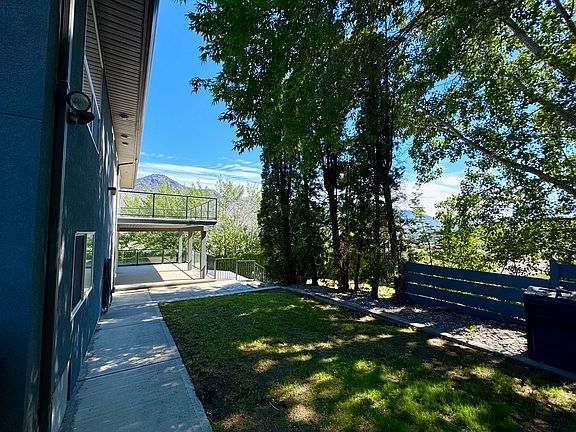 4th image of 1491 Pine Cres