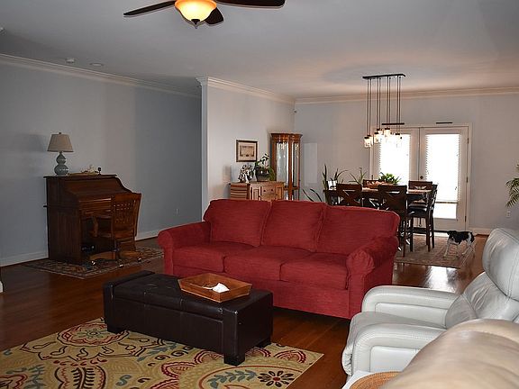 3rd image of 51 Creekwood Dr