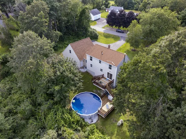3 Hillside Drive, Kennebunk, ME 04043
