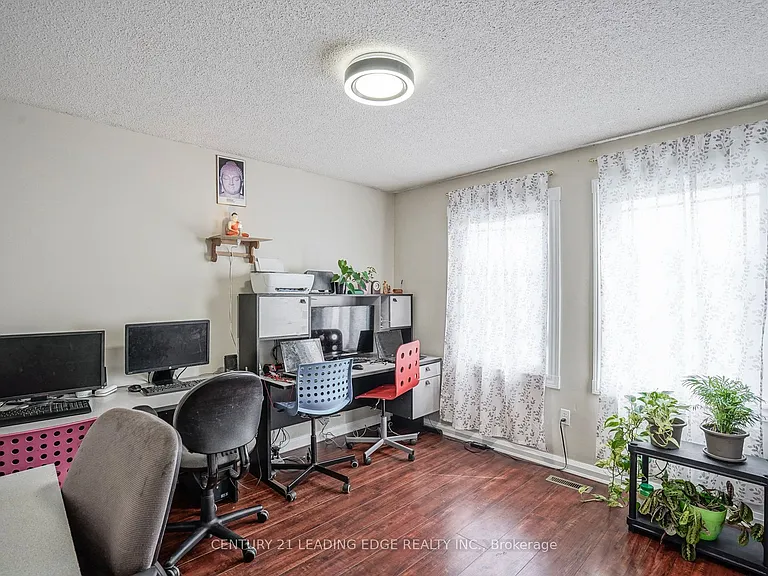 29 Junewood Cres #UPPER — Photo 22