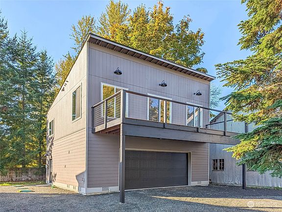 2nd image of 118 Tahoma Street E #A & B