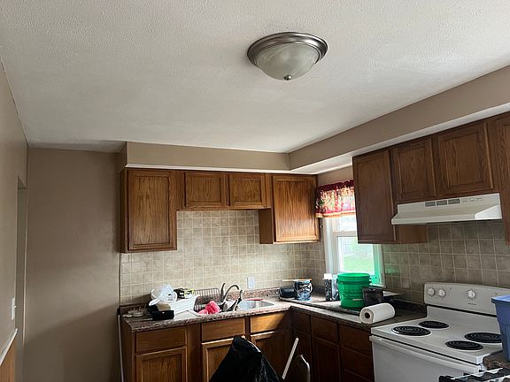 4th image of 64 Woodlawn Ave N