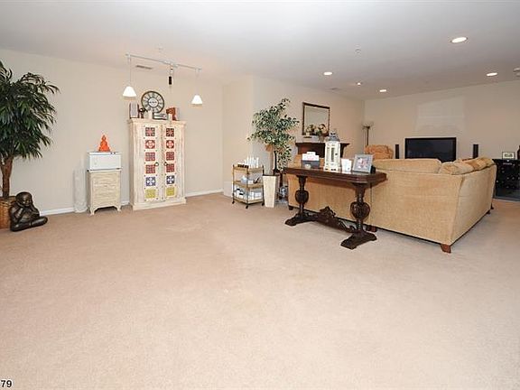 3rd image of 94 Lakeview Ct #9-4
