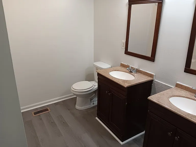 18 E Grand Ave — Photo 7