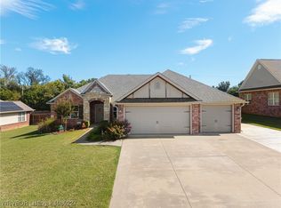 304 Caseys Ct, Lavaca, AR 72941