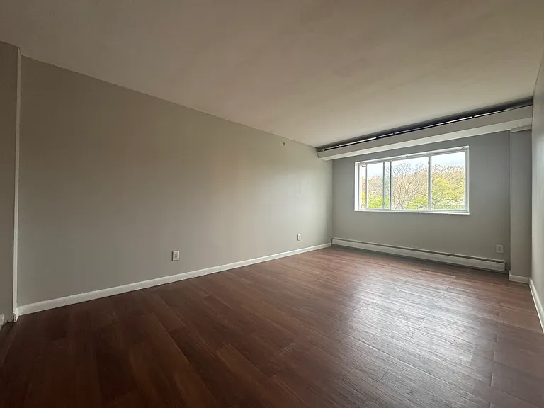 120C8 Hillside Ave #C8 — Photo 4