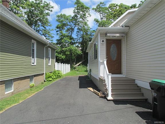5th image of 104 Fuller Ave
