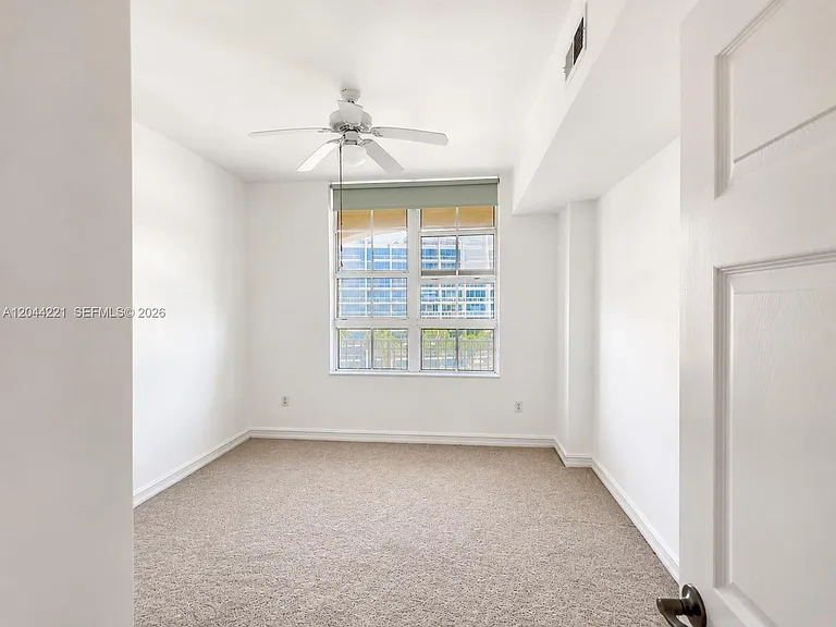 3001 NE 185th St #515 — Photo 14