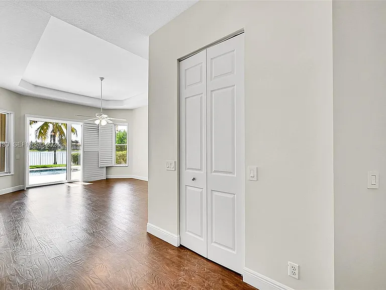512 NW 120th Dr — Photo 9