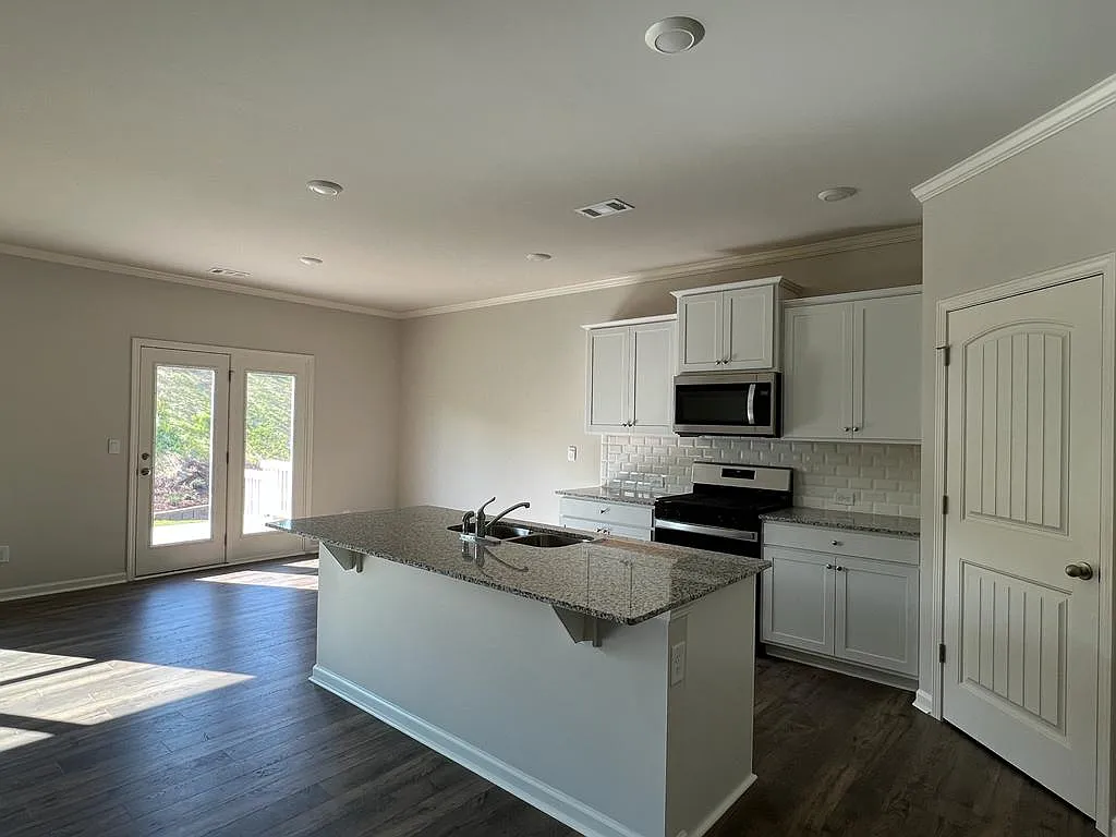 70 Berkeley Trace - LOT 7 — Photo 2