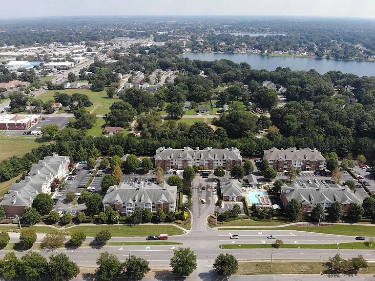 Centerville Manor Apartments — Photo 57