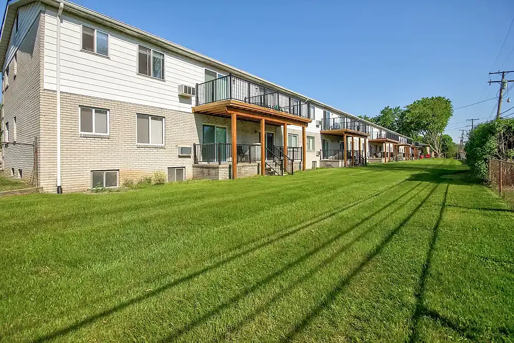 Fairfield Arms Apartments — Photo 3