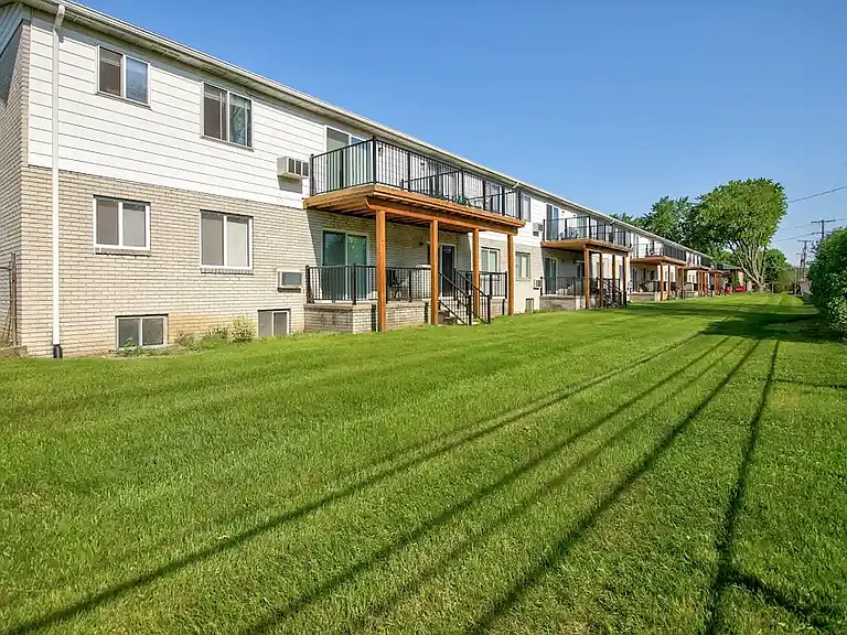 Fairfield Arms Apartments — Photo 3