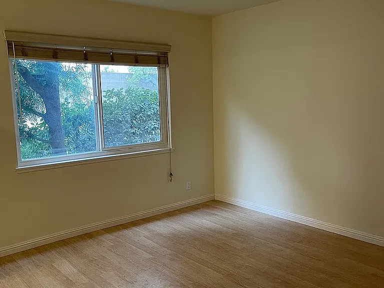 1646 Davis St #9 — Photo 8