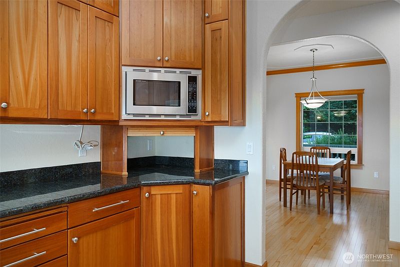 4th image of 1810 Island View Place