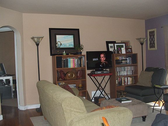 Hardwood, Molding and Arced Doorways