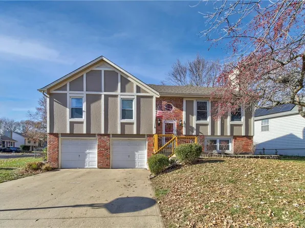 401 Airway Ct, Belton, MO 64012