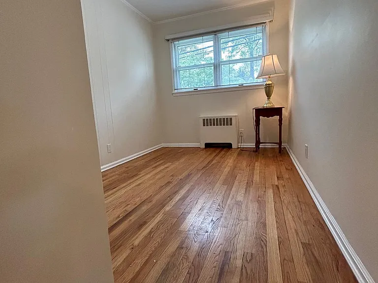 420 Old Country Rd — Photo 11