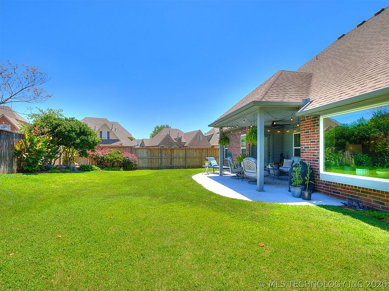 Listing photo 3
