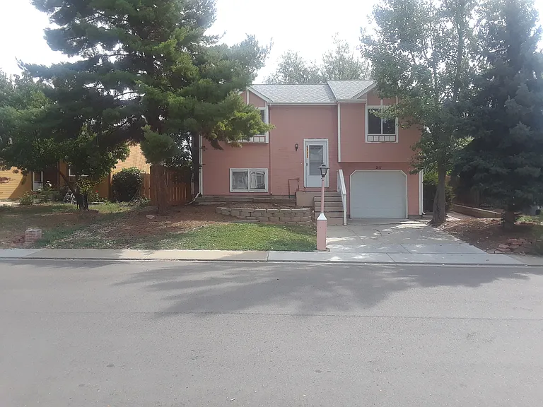 2111 Hackberry Cir — Photo 1