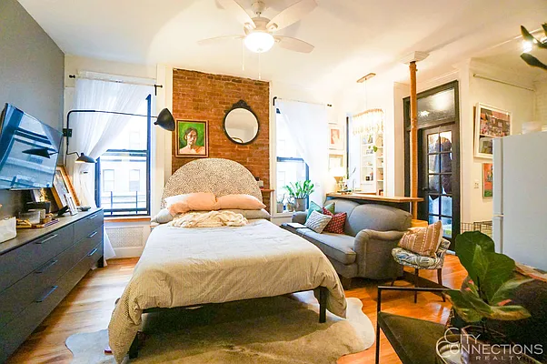 Rented by City Connections Realty | media 8