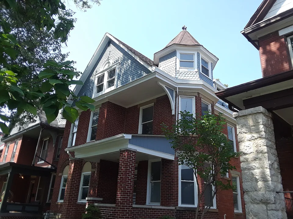 390 E Oakland Ave