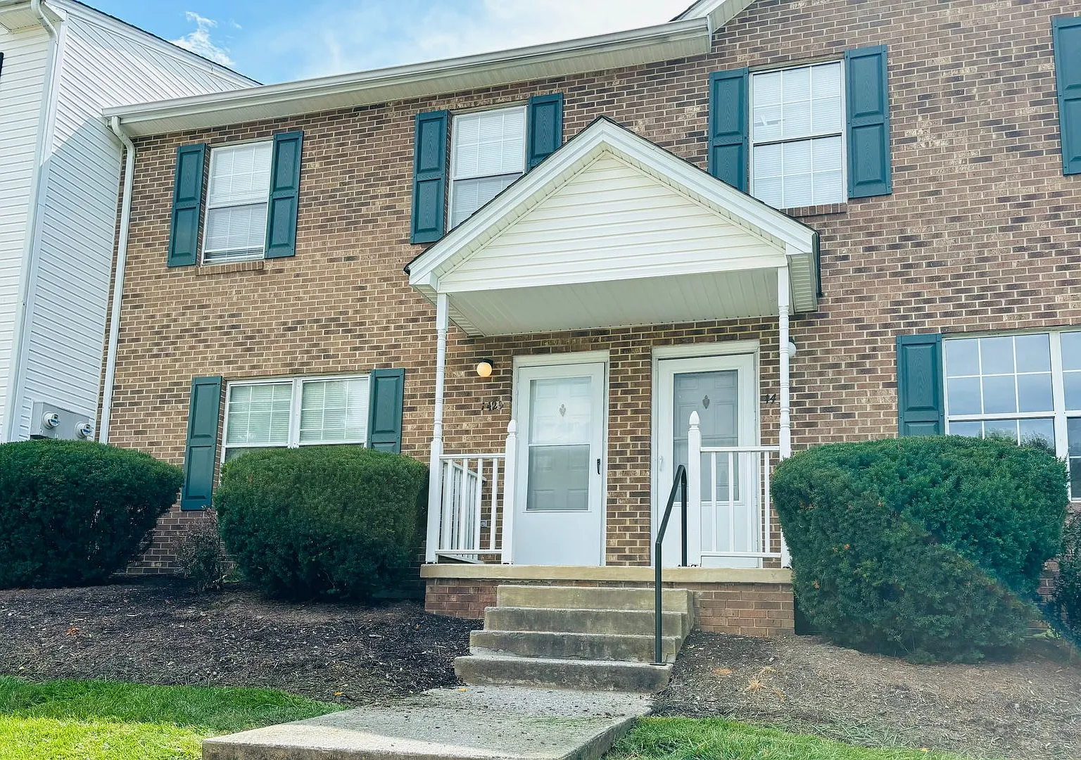 4 Bedroom 2.5 Bath Townhouse — Photo 1