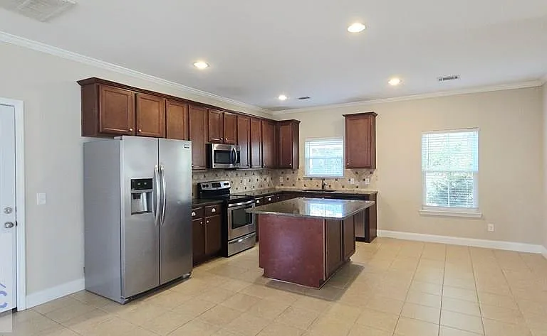21 James Dr — Photo 6
