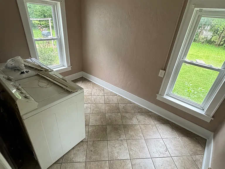 327 N Church St — Photo 11