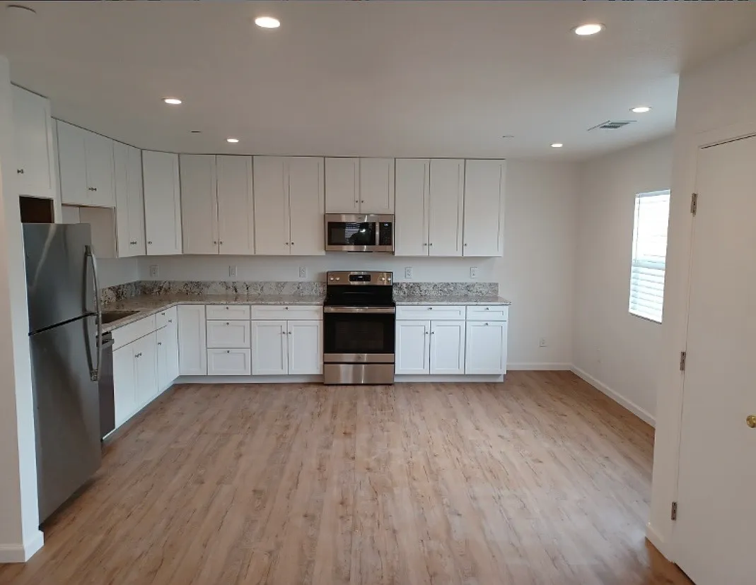 1 bed, 744 sqft, $3,300 — Photo 3