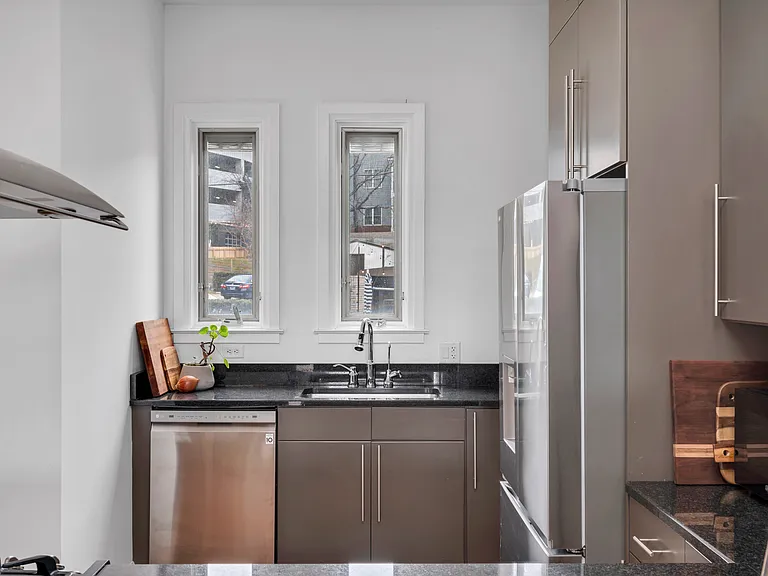 334 Van Buren St — Photo 16