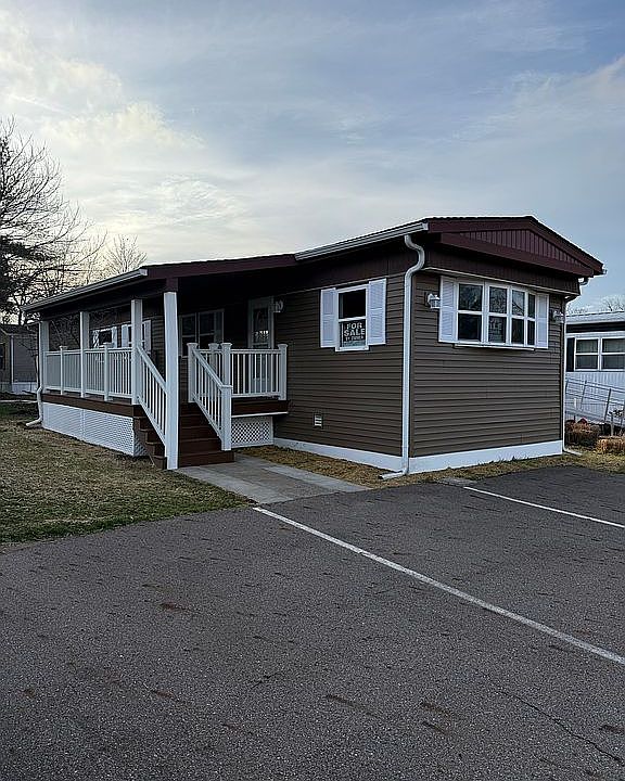 1st image of 875 W Grand River Ave #79