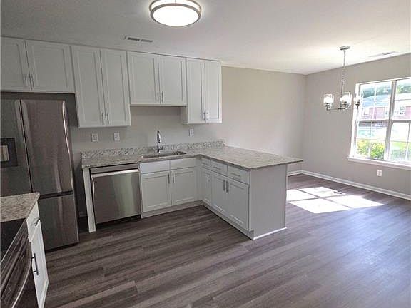 5th image of 1319 Laurel Ave